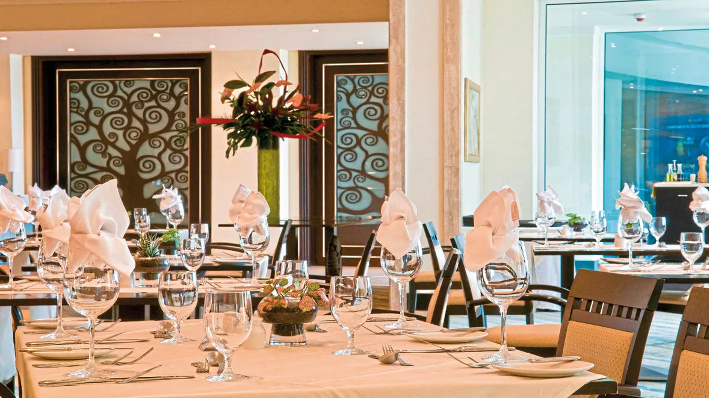Radisson Blu Resort & Spa Golden Sands Restaurant