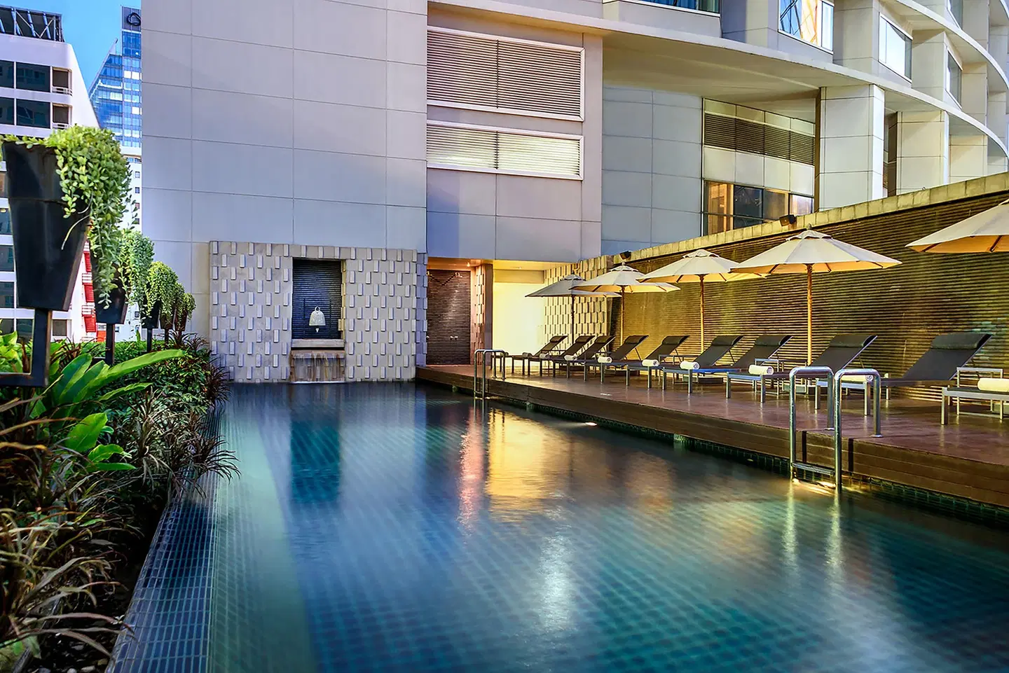Hilton Bangkok Grande Asoke OUTDOOR_POOL
