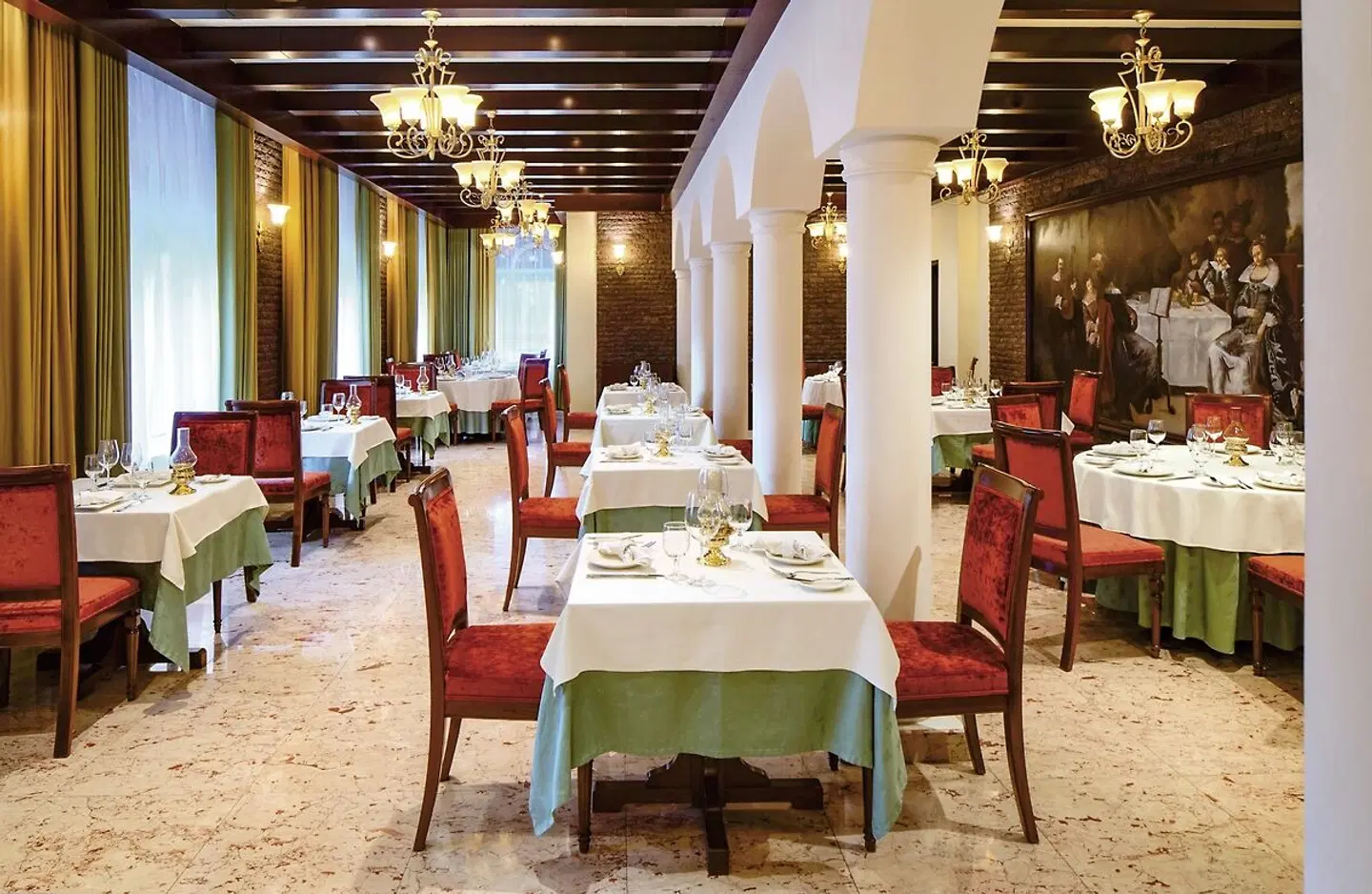 Radisson Blu Hotel, Muscat Restaurant