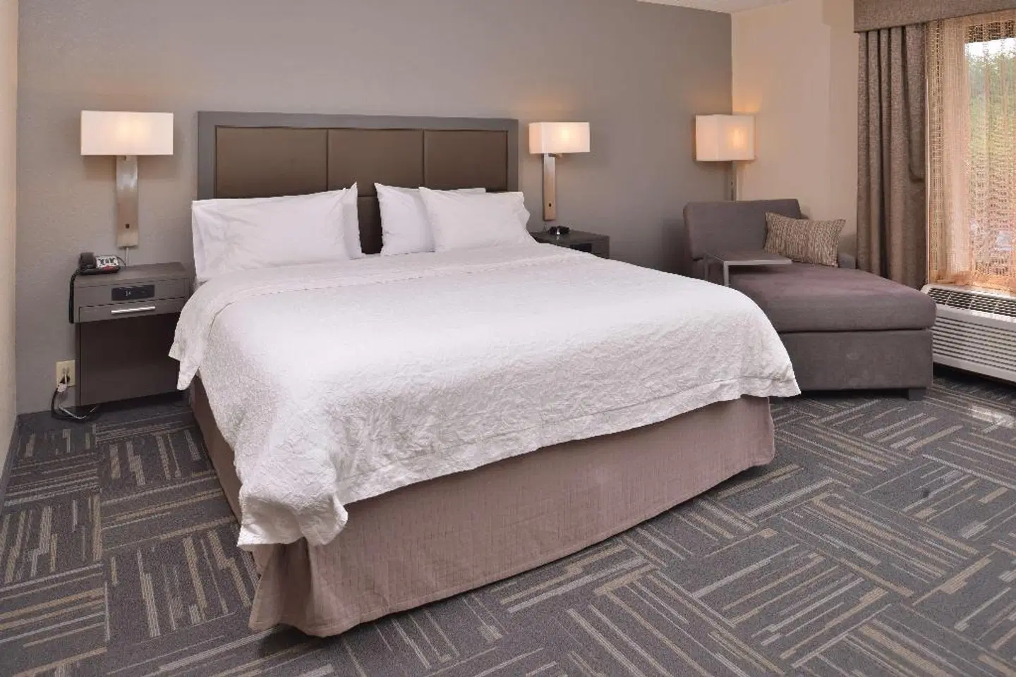 Hampton Inn closest to Universal Orlando ROOM_EXAMPLE