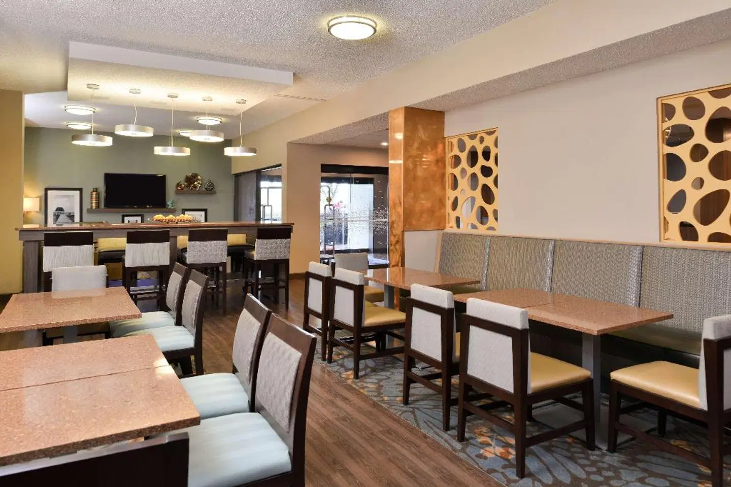 Hampton Inn closest to Universal Orlando Bar