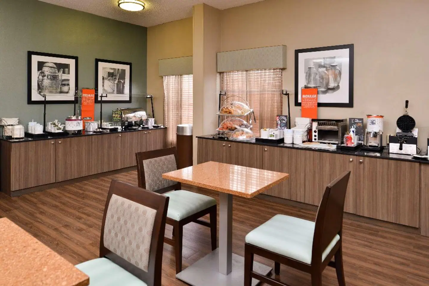 Hampton Inn closest to Universal Orlando Bar