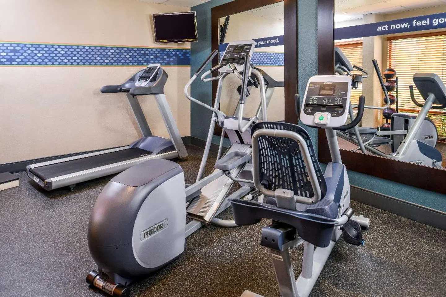 Hampton Inn closest to Universal Orlando SPORTS_AND_LEISURE