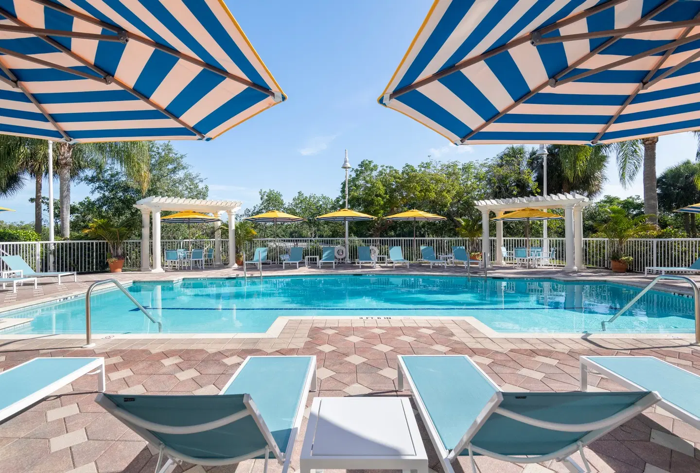 DoubleTree Suites by Hilton Naples OUTDOOR_POOL