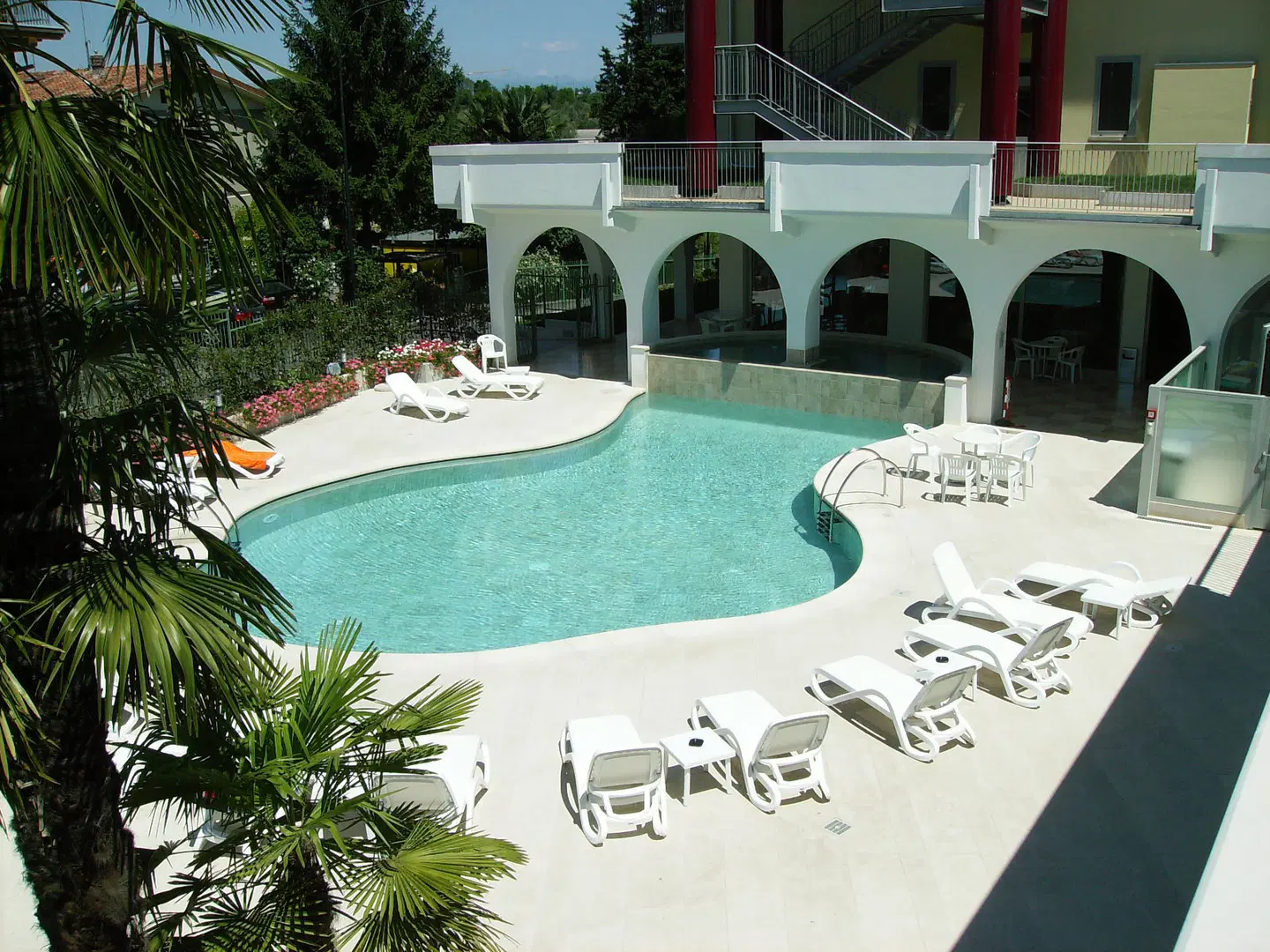 Rivus OUTDOOR_POOL