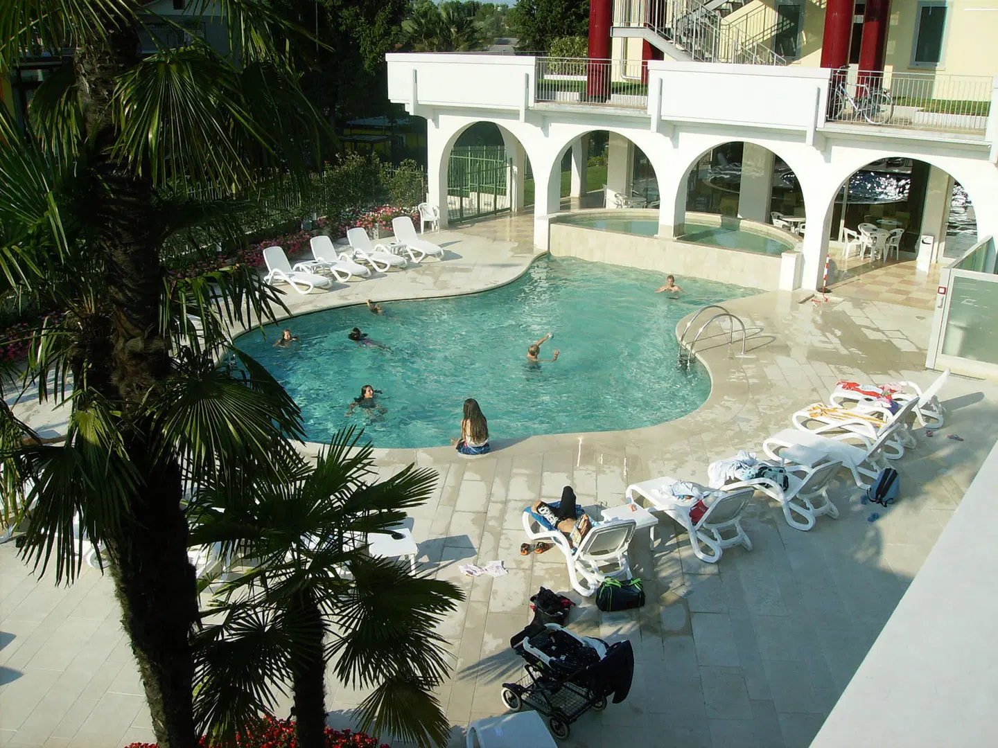 Rivus OUTDOOR_POOL