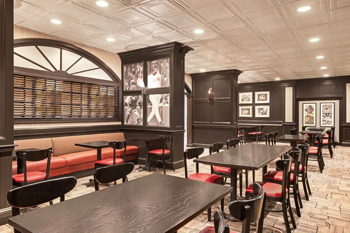 Holiday Inn Boston - Cambridge Area Bar