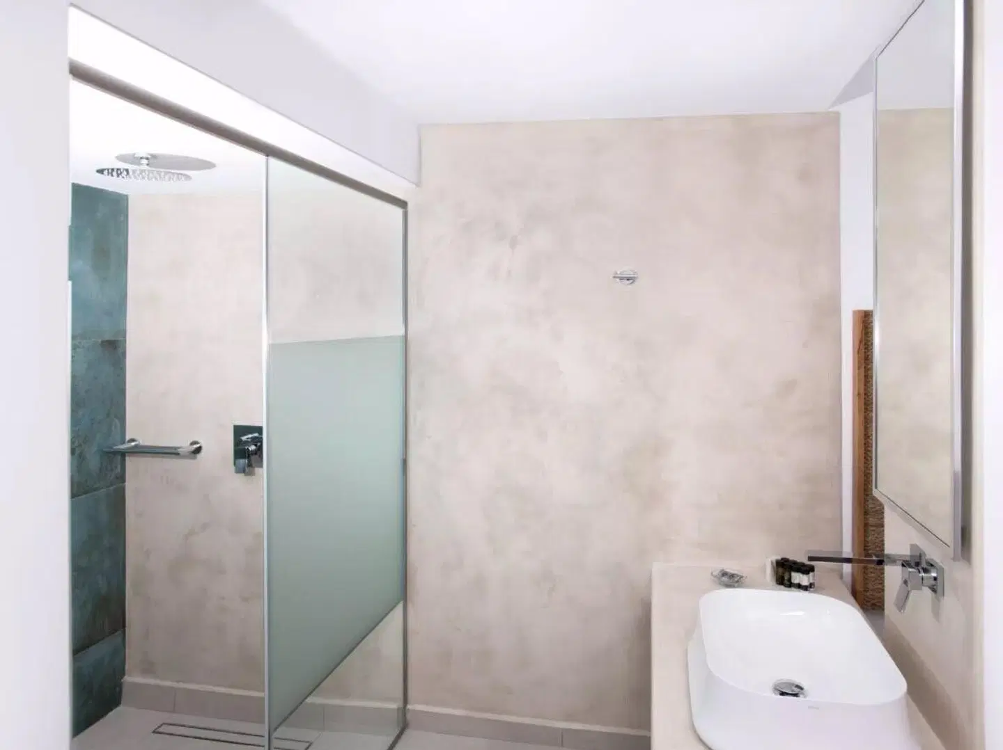 Manoulas Beach Hotel Badezimmer
