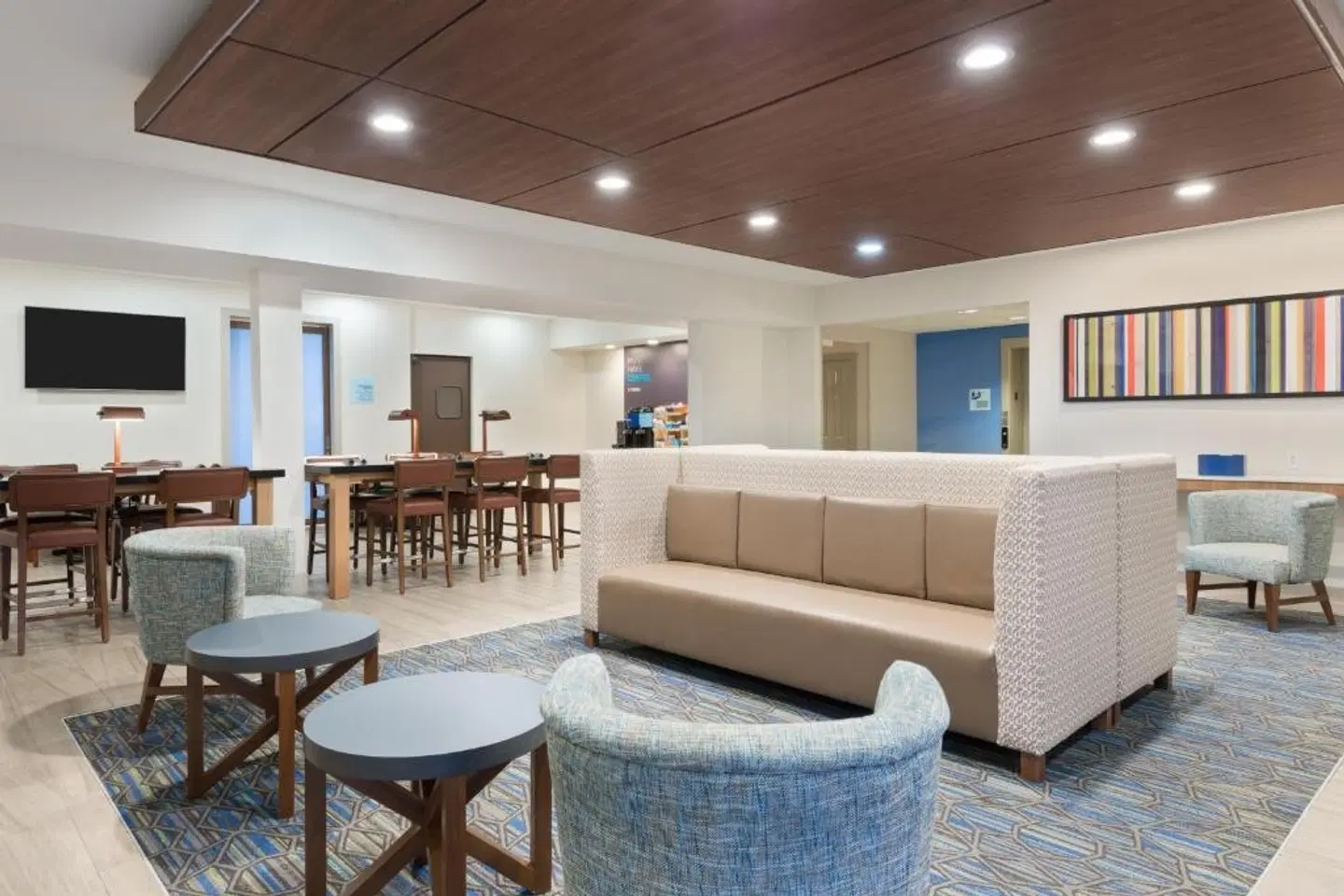 Holiday Inn Express & Suites Columbus Airport East by IHG Bar