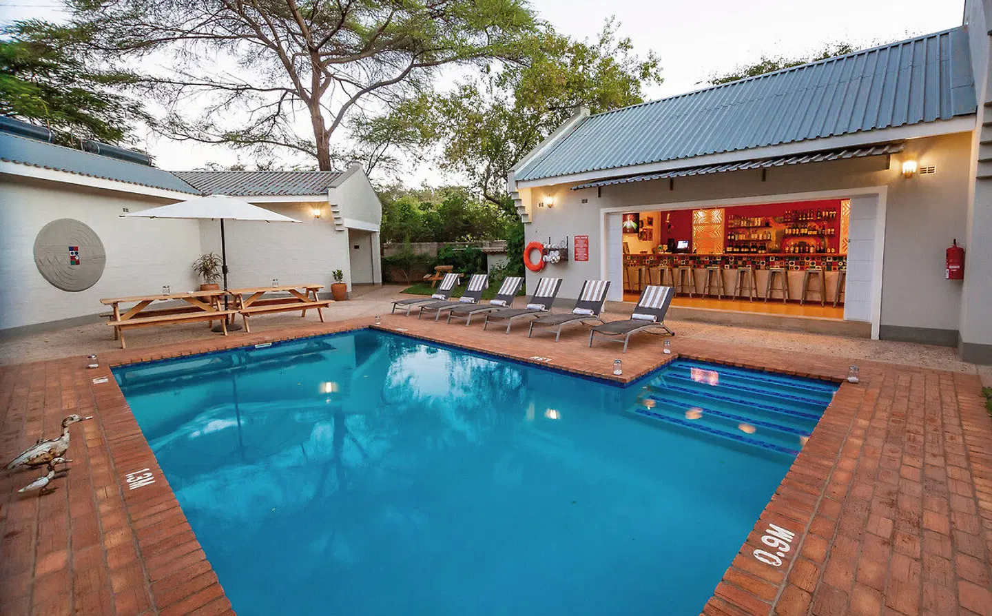 Phezulu Guest Lodge OUTDOOR_POOL