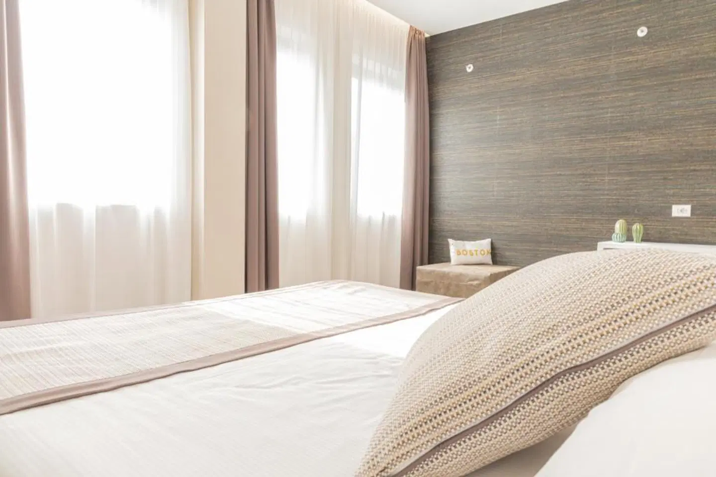 Boston ROOM_EXAMPLE