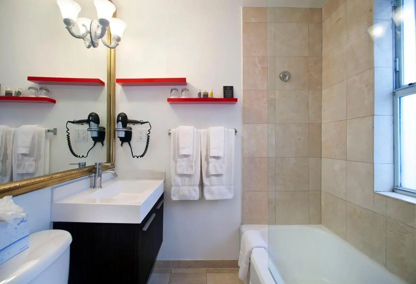 Red South Beach Hotel Badezimmer