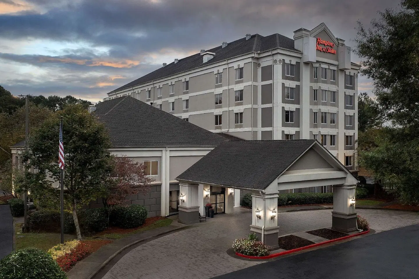 Hampton Inn & Suites Alpharetta EXTERIOR