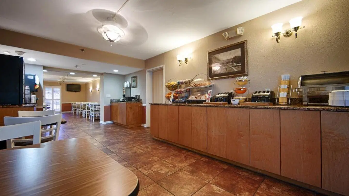 Baymont by Wyndham Sarasota Restaurant