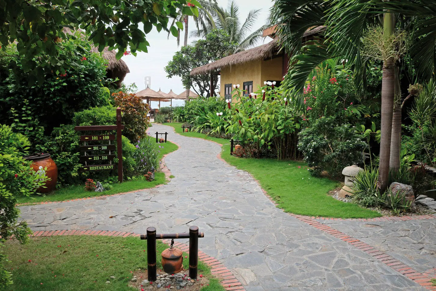 Bamboo Village Beach Resort & Spa Garten