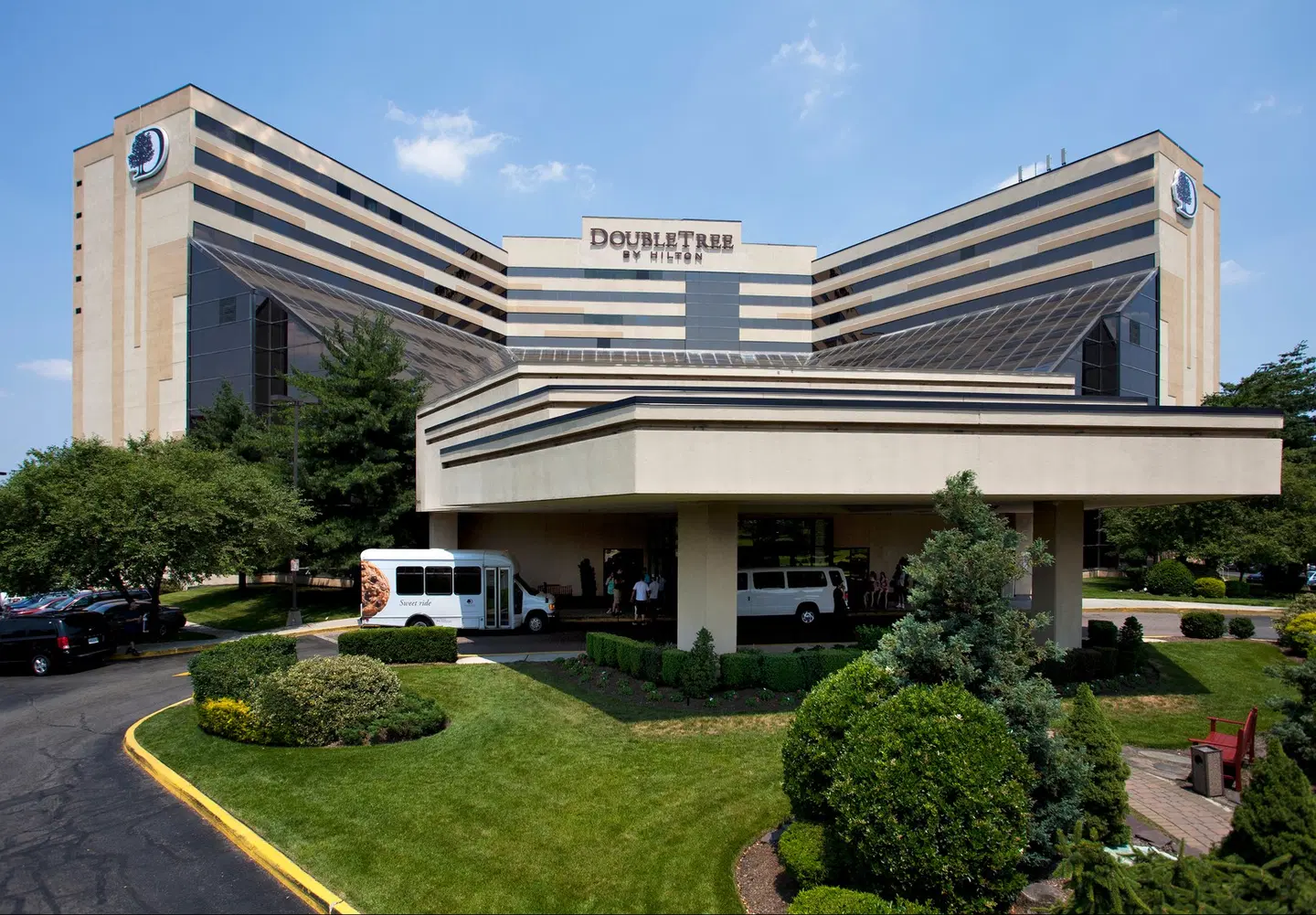 DoubleTree by Hilton Newark EXTERIOR
