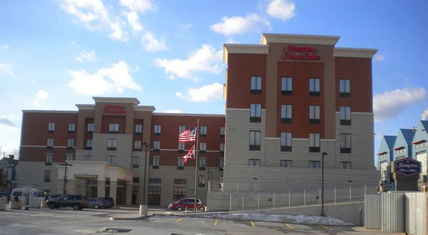 Hampton Inn & Suites Cincinnati/Uptown-University Area EXTERIOR