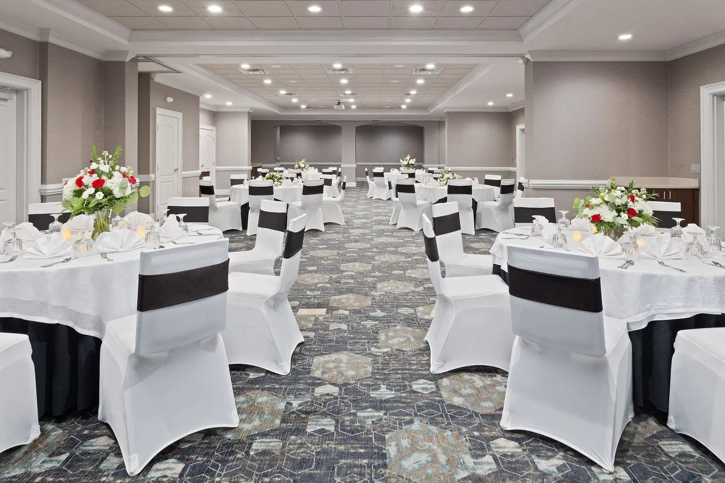Holiday Inn Valdosta Conference Center by IHG Bar