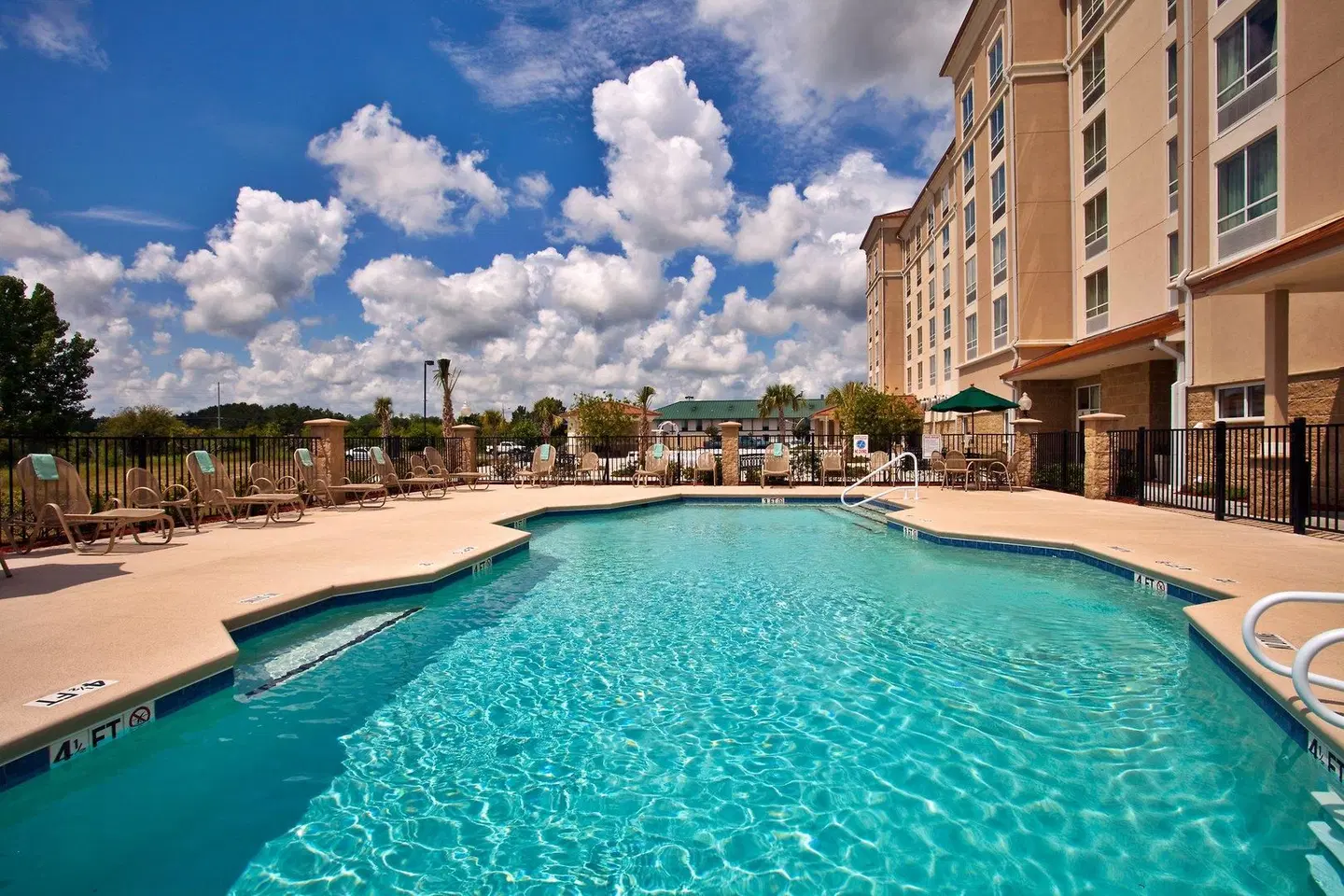 Holiday Inn Valdosta Conference Center by IHG OUTDOOR_POOL