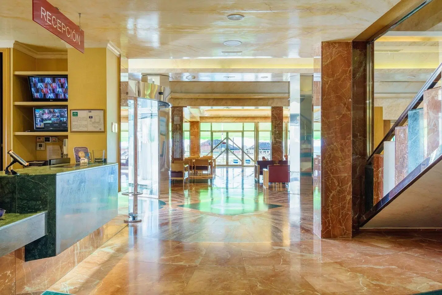 Isabel LOUNGE_LOBBY