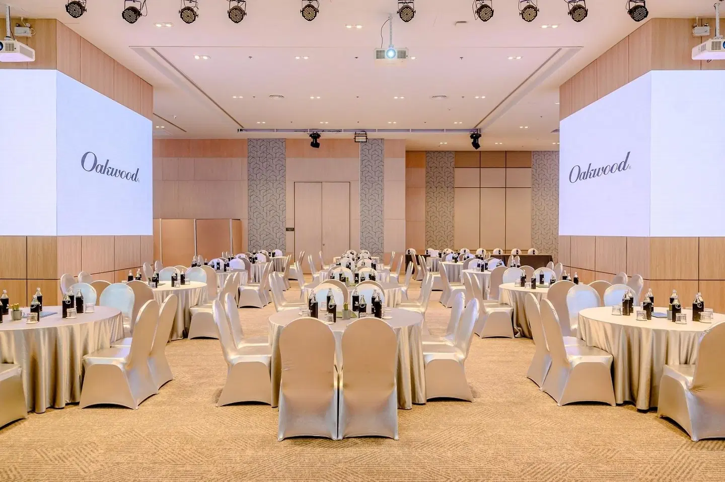 Oakwood Hotel and Residence Sri Racha Konferenz