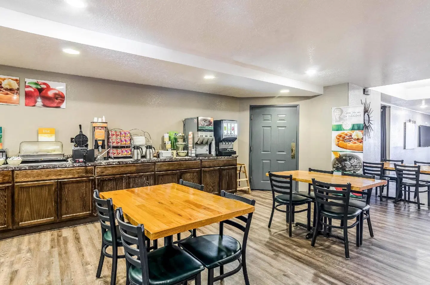 Quality Inn Bar