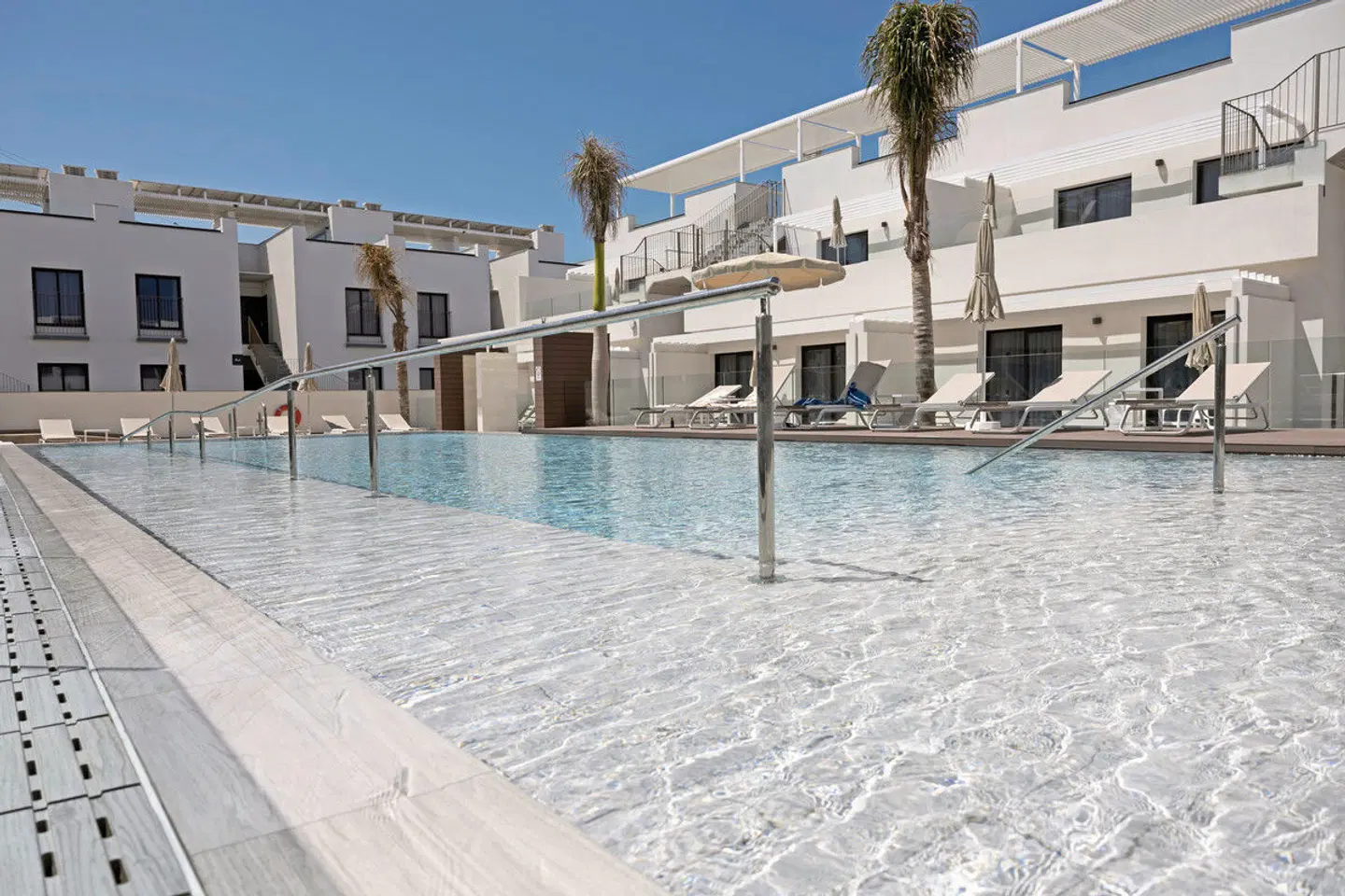 Esmeralda Cotillo Homes by LIVVO OUTDOOR_POOL