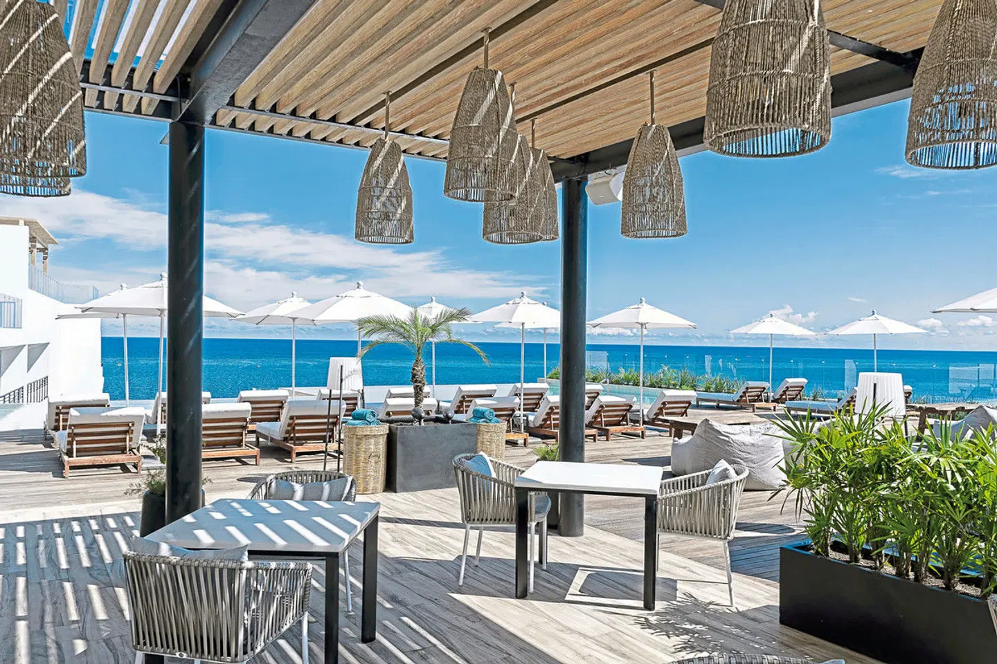 Residences at The Fives Oceanfront Terrasse