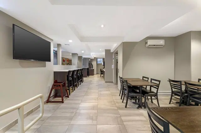 QUALITY INN CENTRE-VILLE Bar