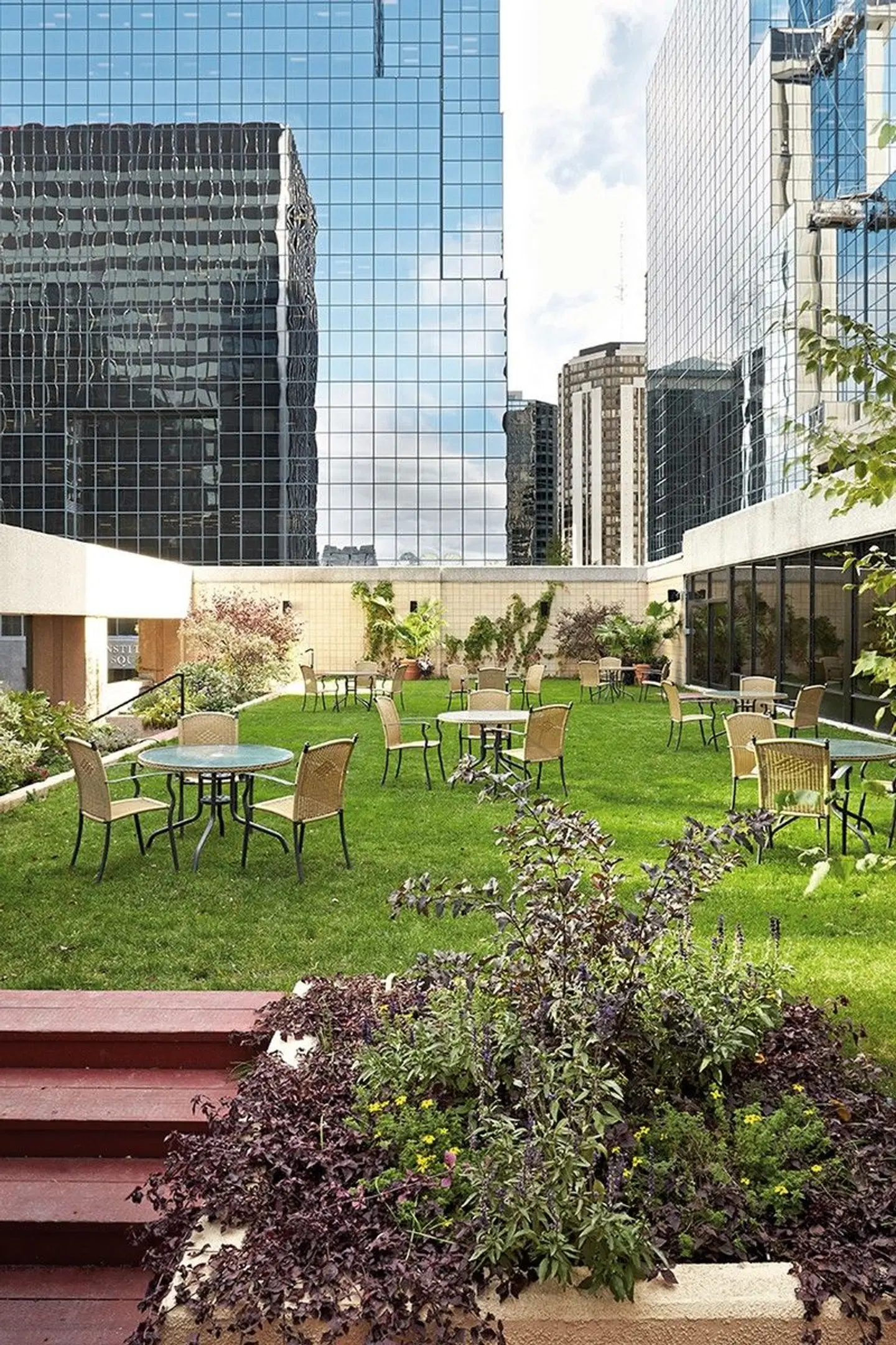 Delta Hotels by Marriott Ottawa City Centre Garten