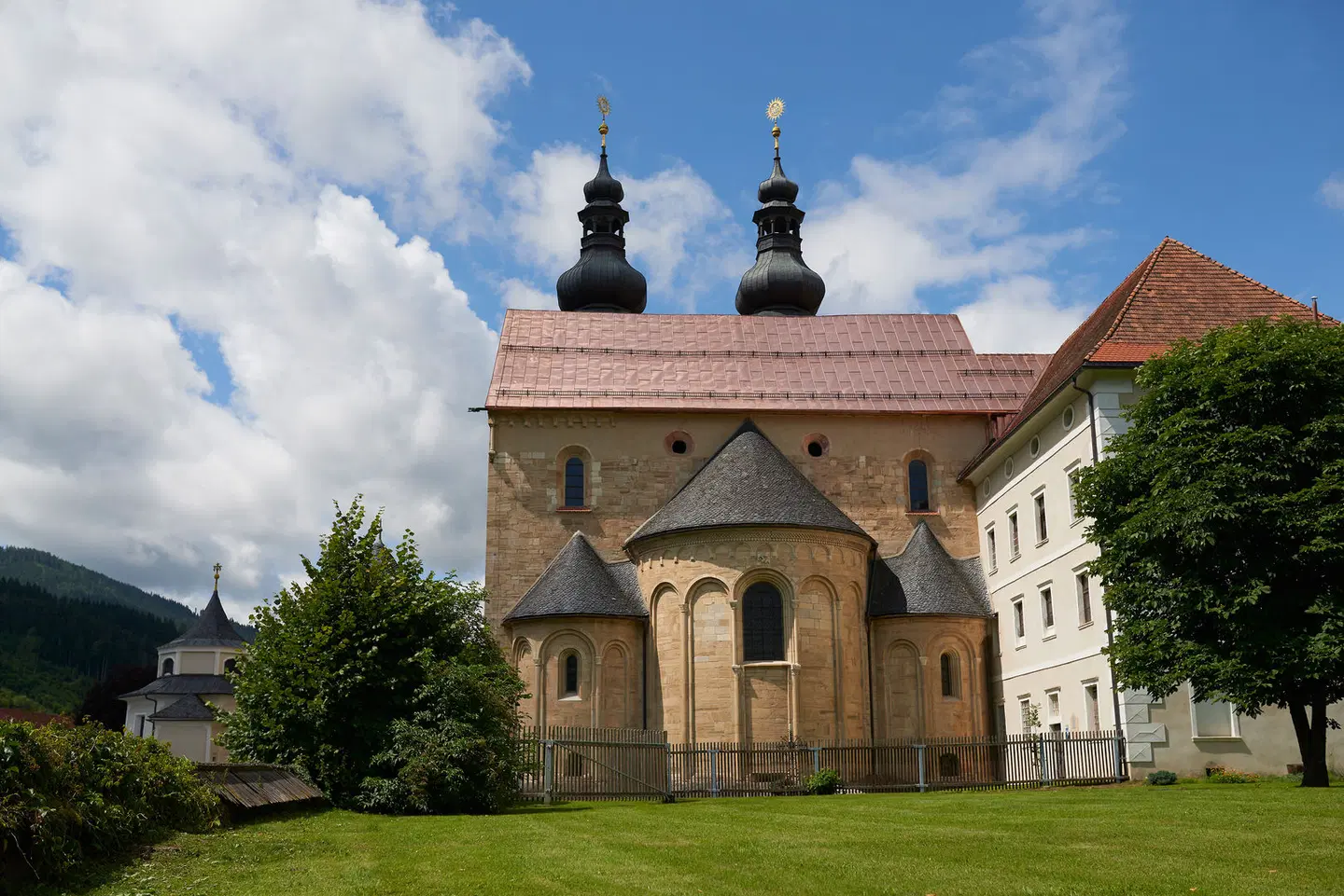 JUFA Hotel Stift Gurk EXTERIOR