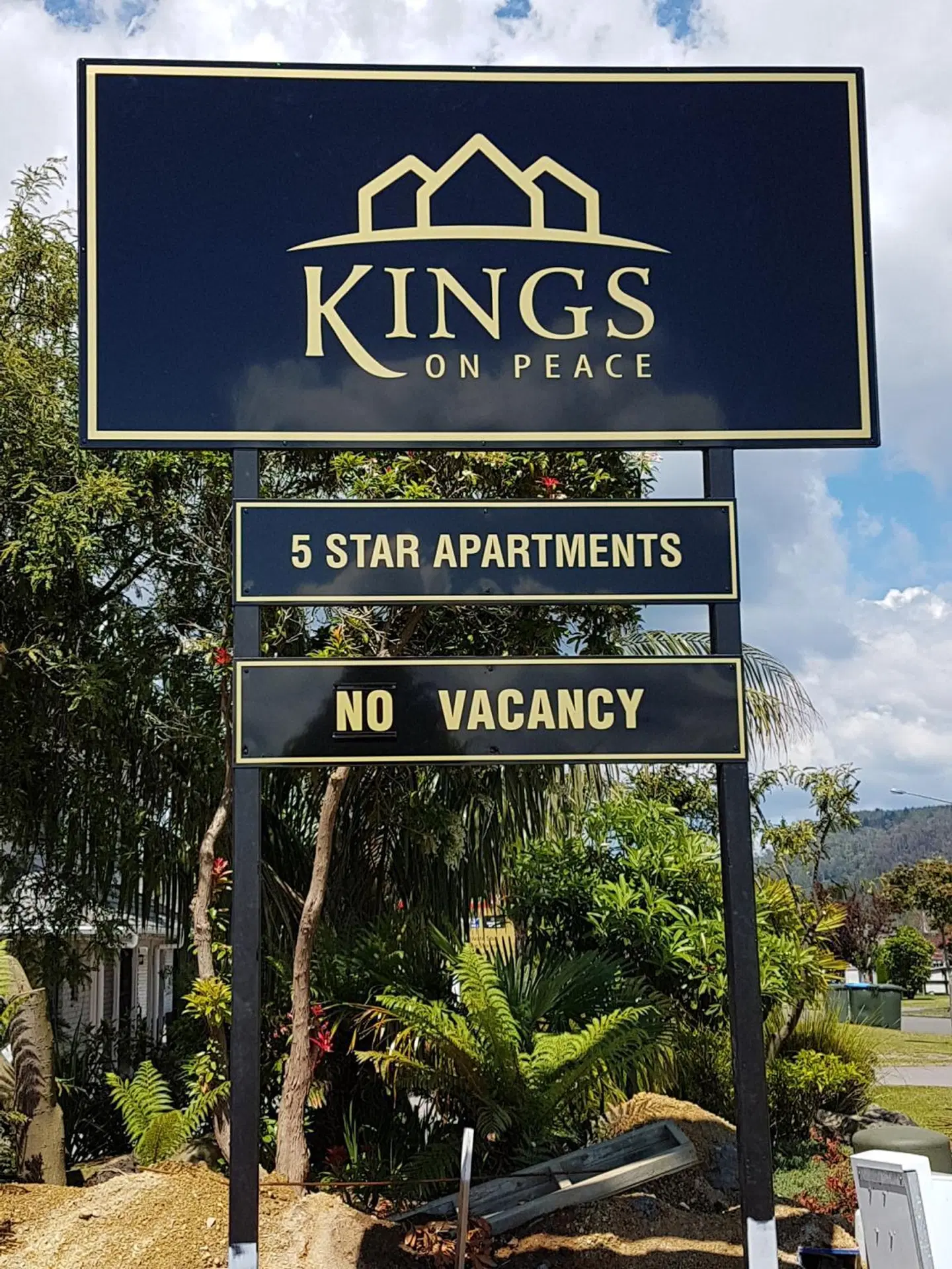 Kings On Peace EXTERIOR