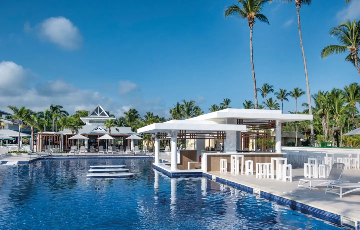 Bahia Principe Explore El Portillo OUTDOOR_POOL