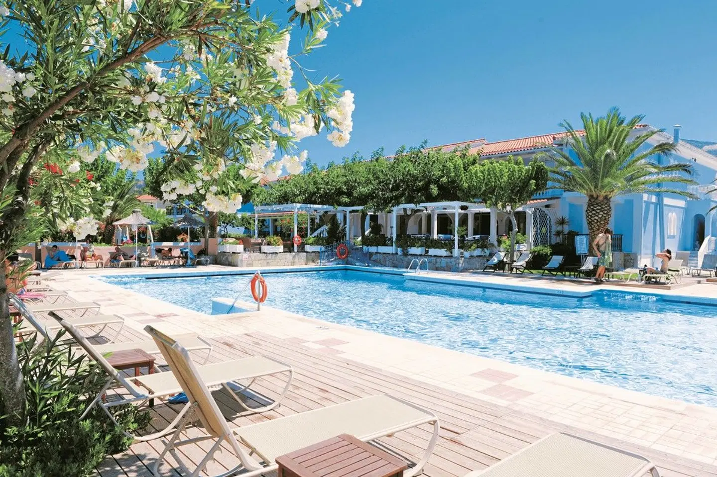 Sirocco OUTDOOR_POOL