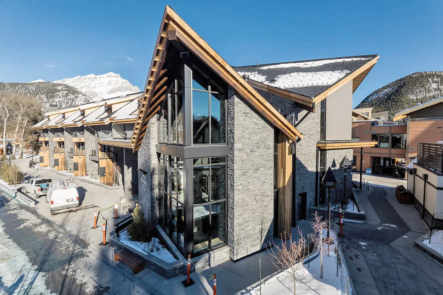 Peaks Hotel & Suites EXTERIOR