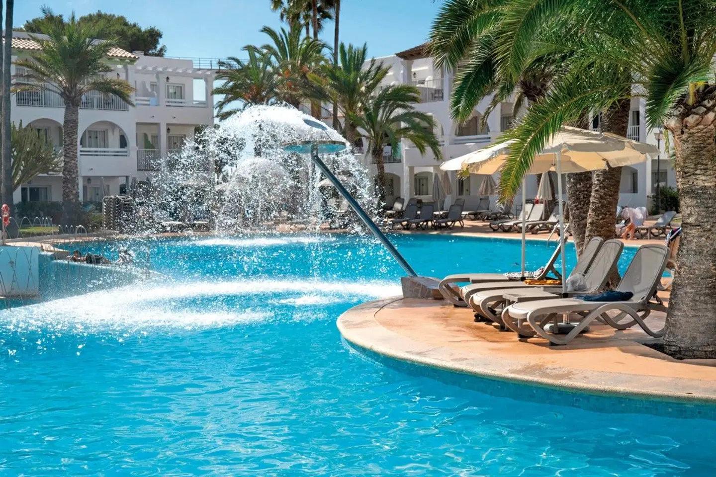 Calimera Fido Gardens OUTDOOR_POOL