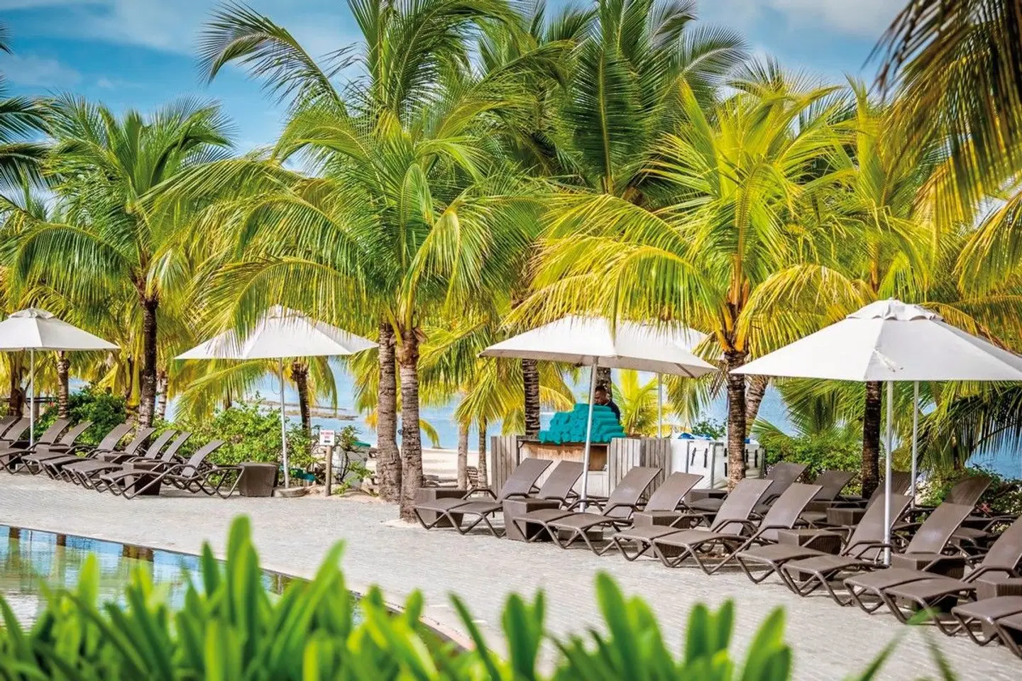 Victoria for 2 Beachcomber Resort & Spa Strand