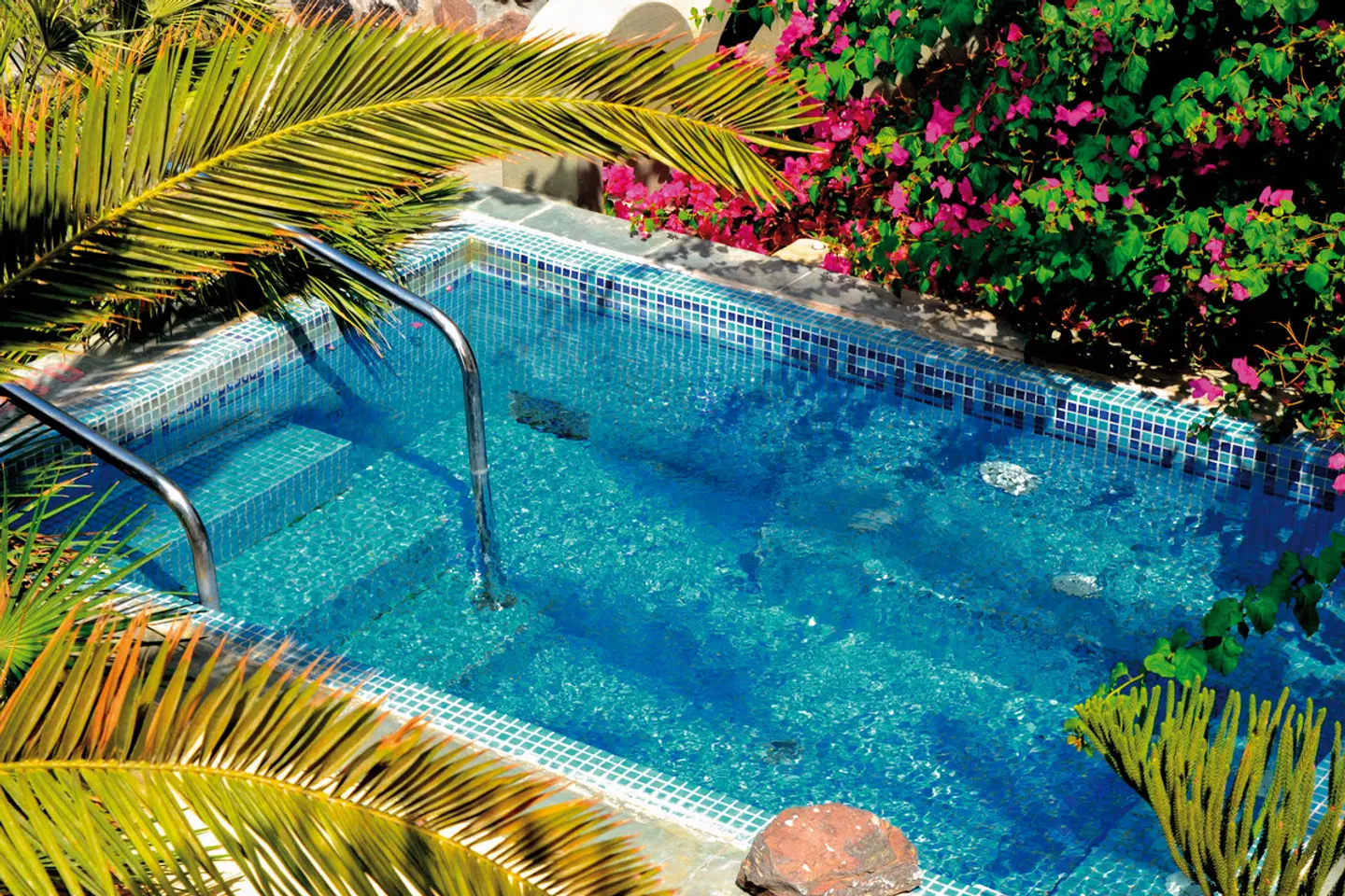 Zephyros OUTDOOR_POOL