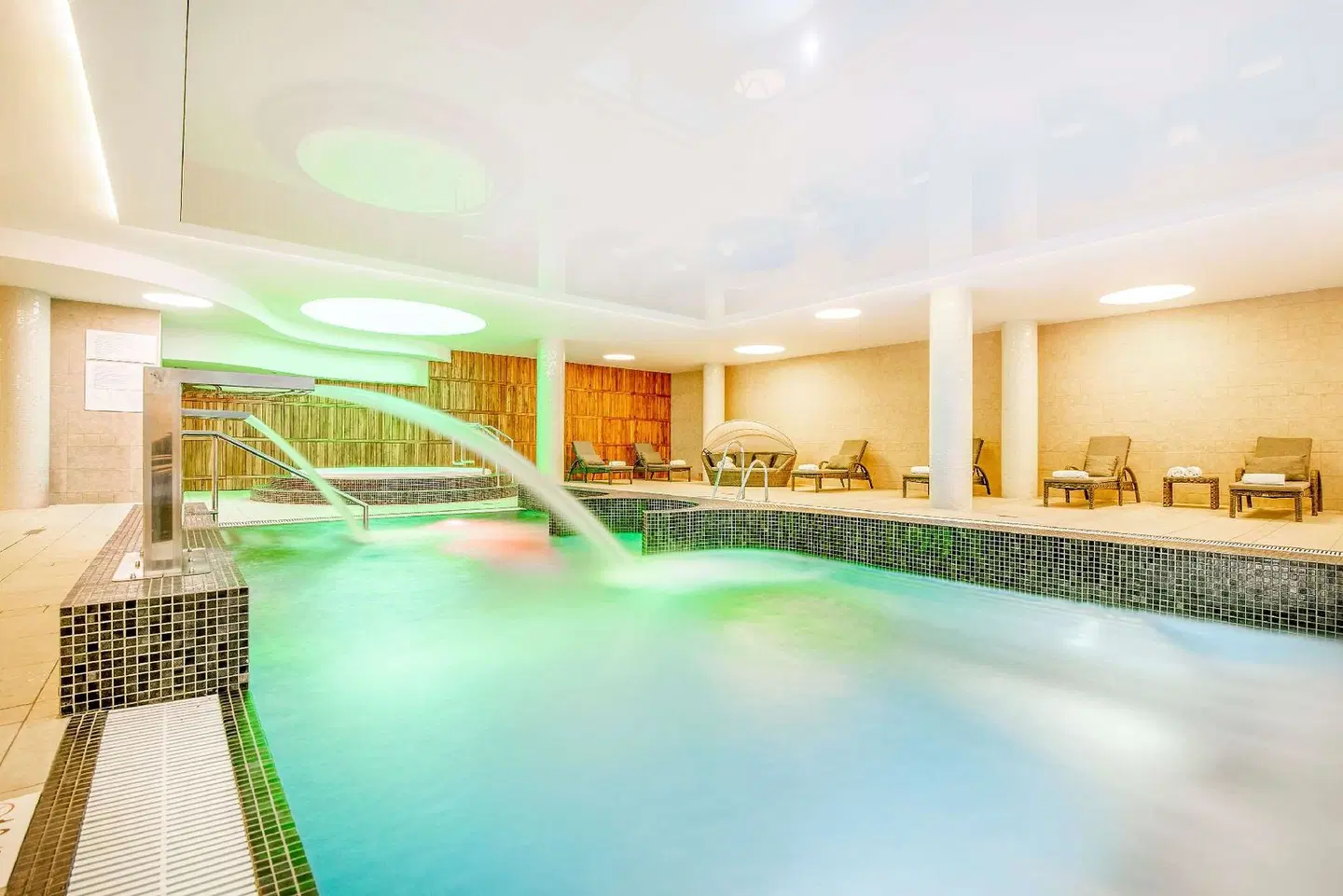 DoubleTree by Hilton Krakow Hotel & Convention Center Hallenbad