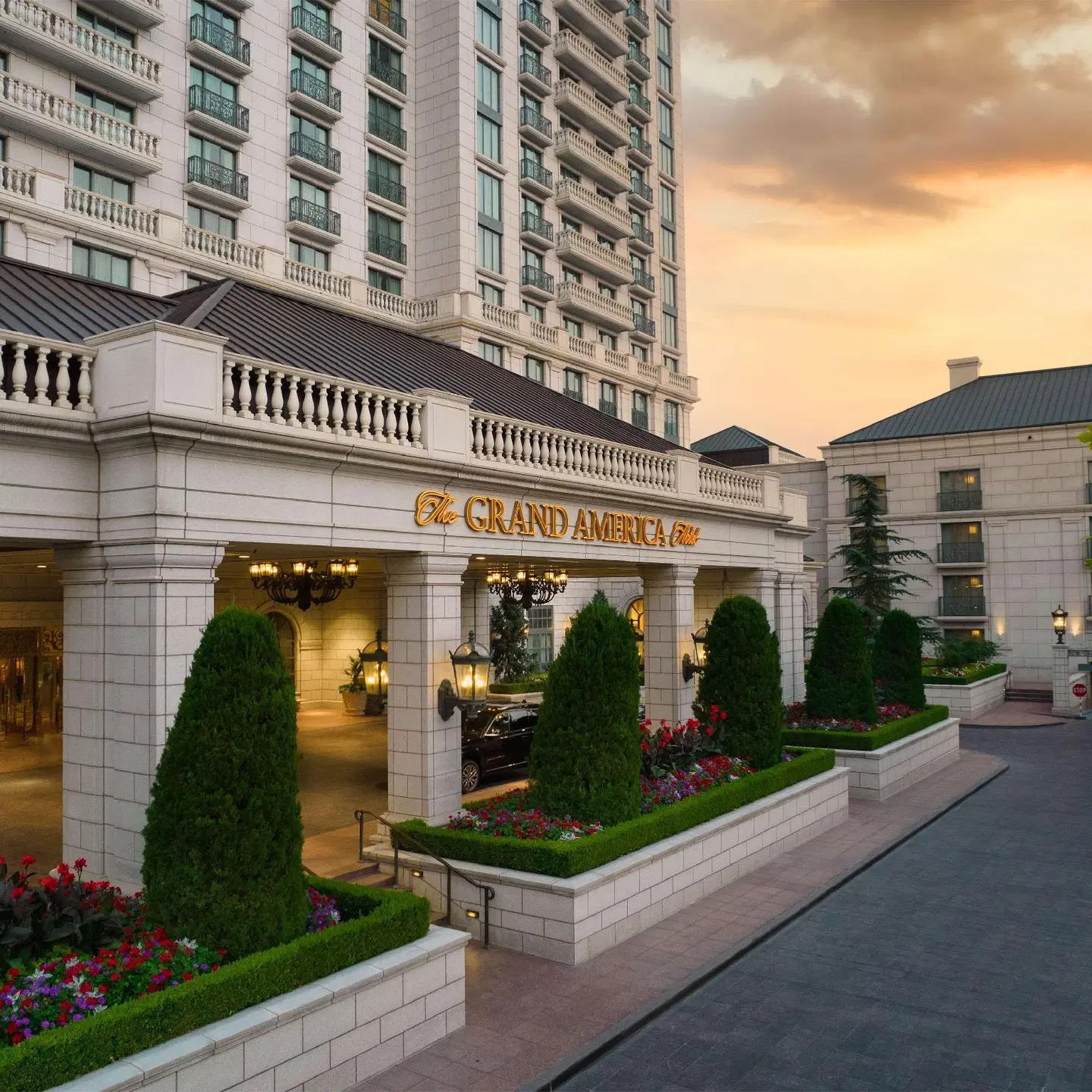 Grand America Hotel EXTERIOR