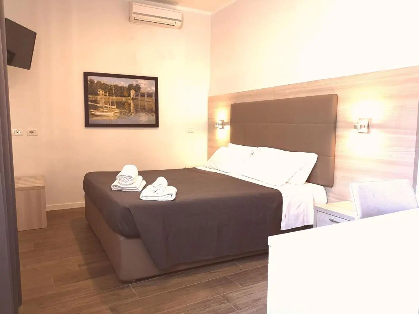 Academy Hotel ROOM_EXAMPLE