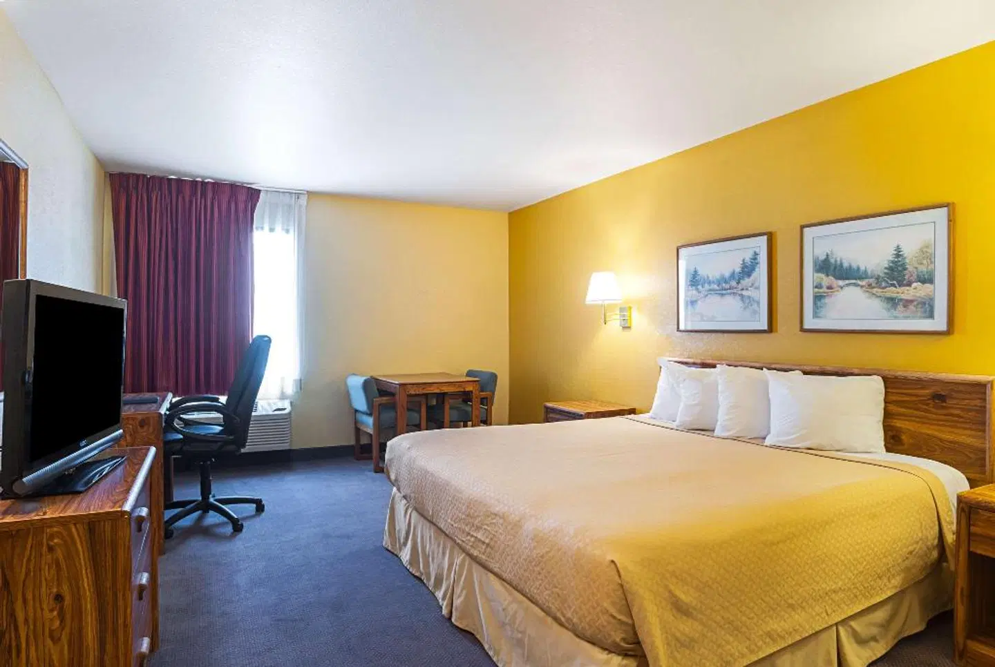 Rodeway Inn & Suites ROOM_EXAMPLE