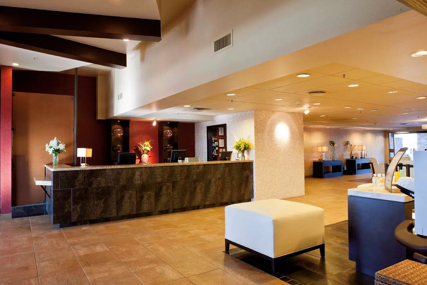 Eureka Casino Resort LOUNGE_LOBBY