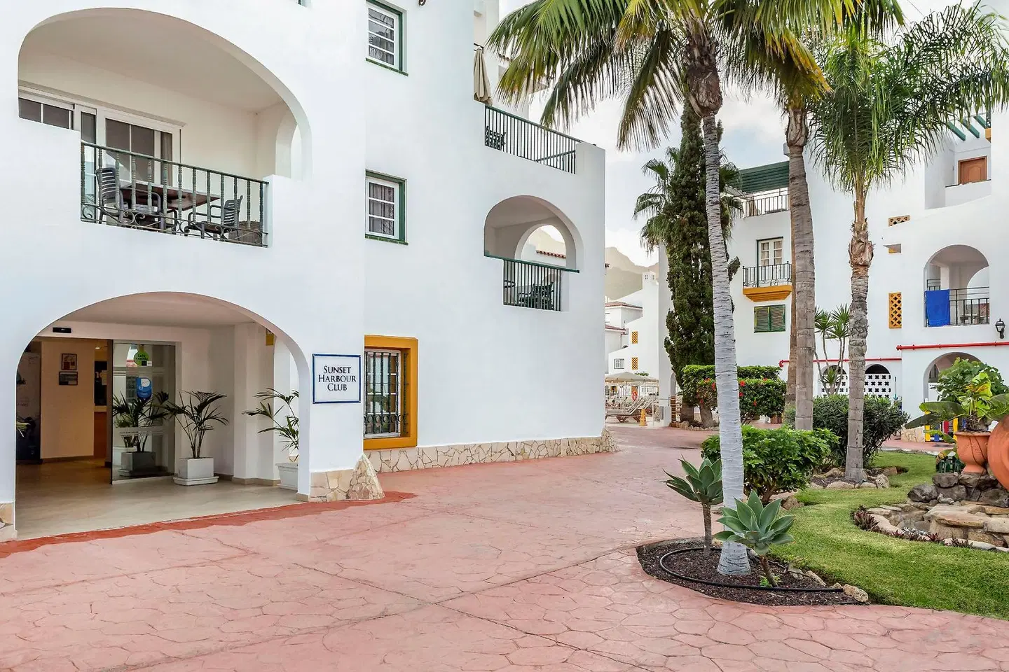 Sunset Harbour Club EXTERIOR