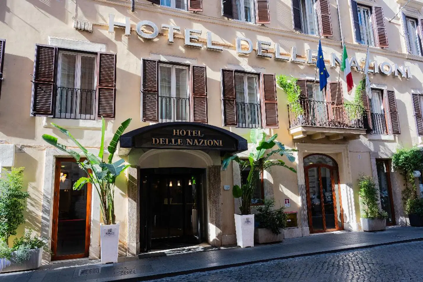 Delle Nazioni EXTERIOR
