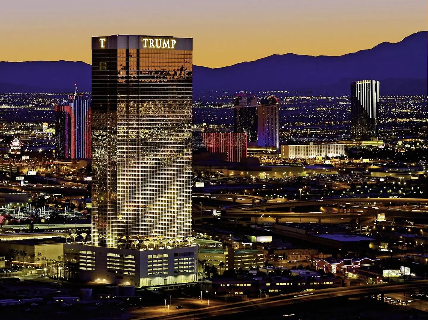 Trump International Hotel Las Vegas EXTERIOR