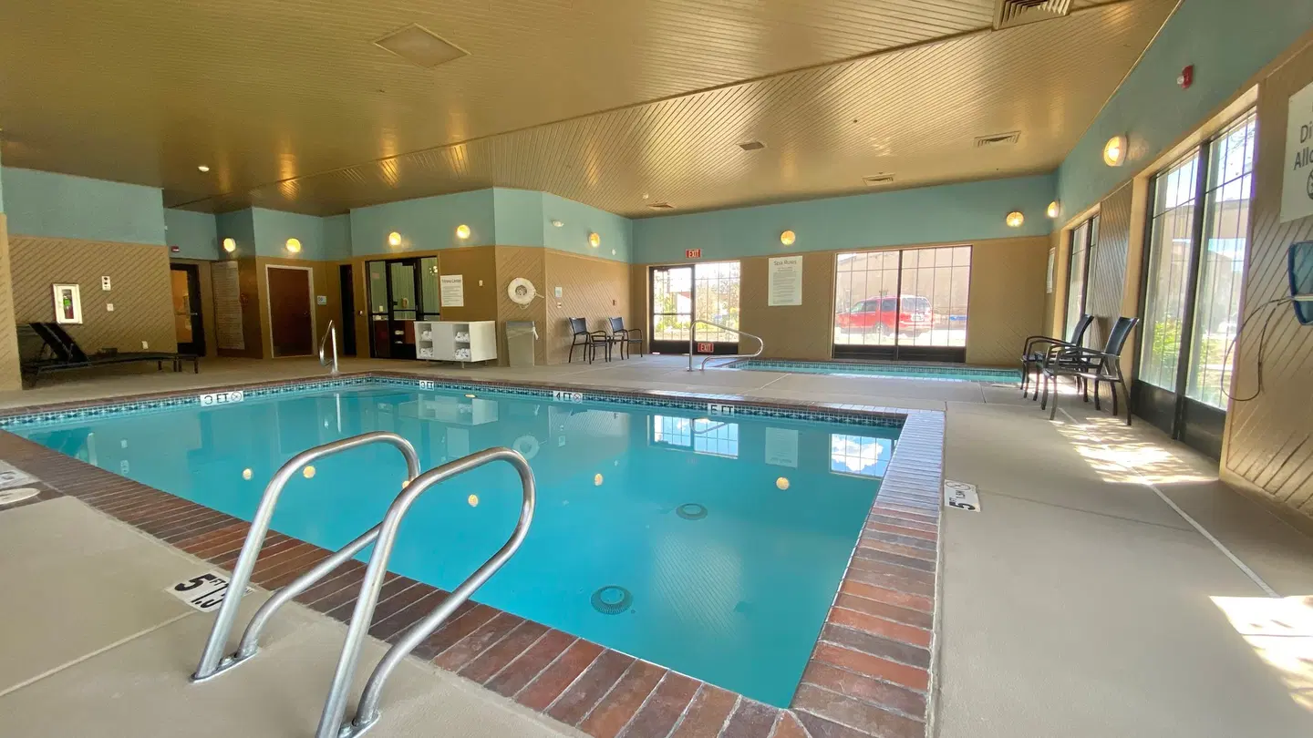 Holiday Inn Express & Suites Park City by IHG Hallenbad
