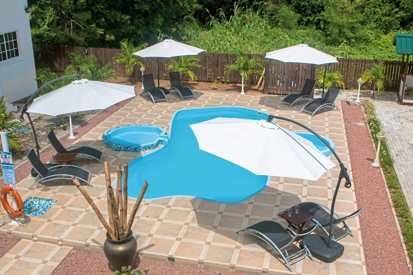 Villa Koket OUTDOOR_POOL