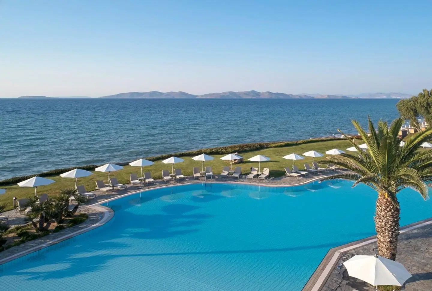 Neptune Luxury Resort OUTDOOR_POOL