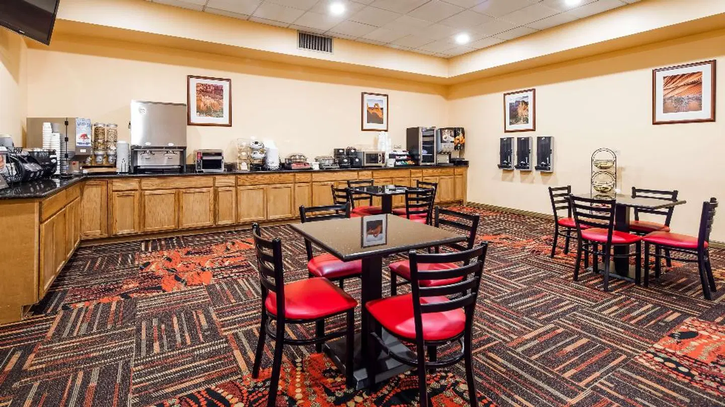 Best Western Red Hills Bar
